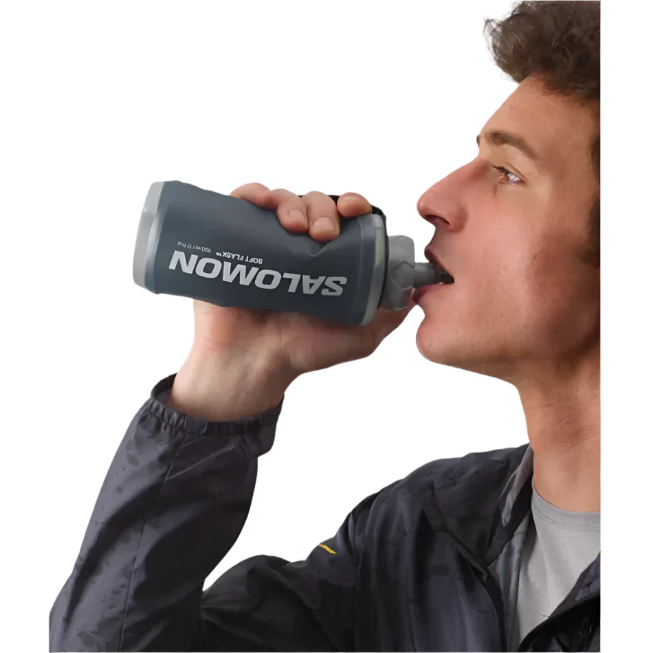 Salomon Unisex Active Handheld Water Bottle in Black/Slate Grey - Image 2