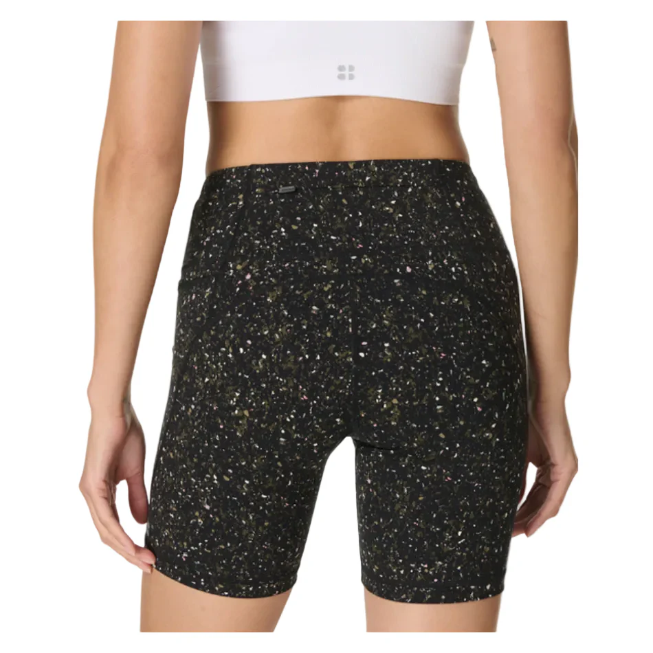 Sweaty Betty Power 6" Biker Shorts in Green Ditsy/Terrain Print SS26 - Image 3